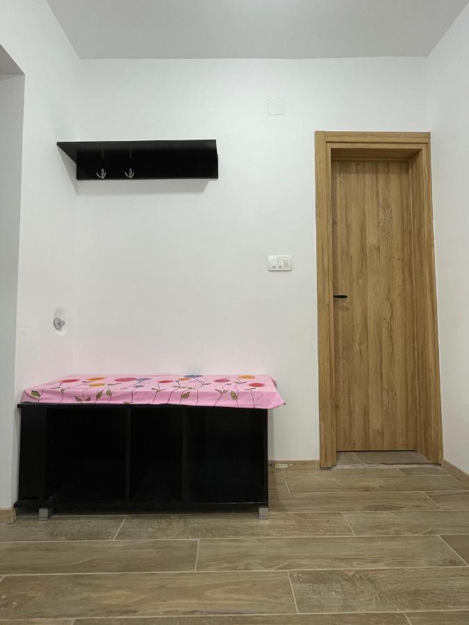 Entire Spacious Apartment With Free Parking Podgorica Exterior photo