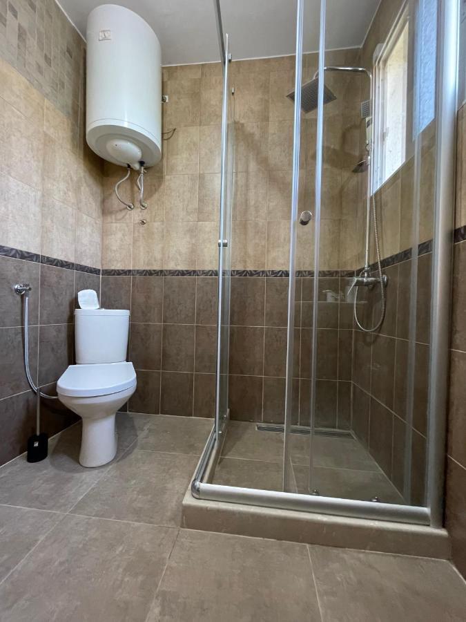 Entire Spacious Apartment With Free Parking Podgorica Exterior photo